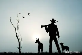穷人为什么赚不到钱？看完这个“猎人和猴子”的故事，就能有答案图片