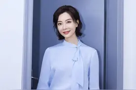 真正见过世面的女人，穿衬衫很少配西装裤，看陈数就知道了图片