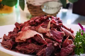 俗话说：”狗肉滚三滚，神仙站不稳“，我国哪里的人最爱吃狗肉？图片