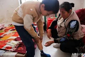 孙子孙女同时患病，刚带一个入院治疗又遭车祸截肢，奶奶放声痛哭图片