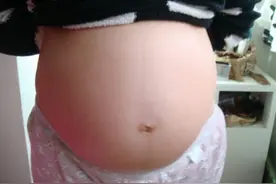 妈妈拼命顺产时，胎儿在努力“帮忙”，知道过程就不害怕生娃了图片