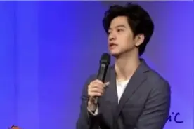 李健自曝丁克原因被赞三观正，称没什么了不起的，网友：神仙眷侣图片