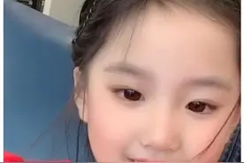 小女孩撞脸刘亦菲走红，网友表示，刘亦菲自己都生不出来这么像的图片