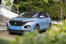 10万级智能标杆MPV——新宝骏RM-5怎么样？图片