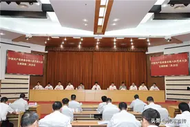 市第六次党代会主席团举行第二和第三次会议图片