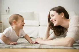 宝宝出生后先叫的为啥是"爸爸"？和亲密度无关，有科学依据图片