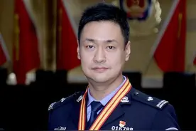 再偏1厘米就成烈士了“拼命”警察多次与死神擦肩而过，身上留下12处永久性伤疤图片