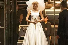 《梅艳芳》里没艳芳图片