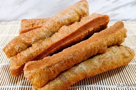 10年面点师详细讲解黑芝麻香酥油条做法，新手也能做的蓬松酥脆图片