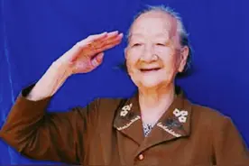 女红军王泉媛：被俘后成侍妾，45年后，与副国级丈夫重逢相拥而泣图片
