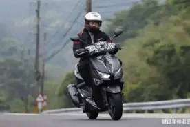 雅马哈“劲战六代”路试谍照频频曝光，小号平踏板NVX155既视感图片