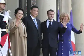 习近平和彭丽媛出席法国总统举行的隆重欢送仪式图片