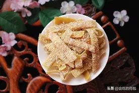 扔柚子皮等于扔钱，切成条再熬一熬，看完涨知识了，以后别扔了图片