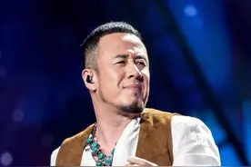 杨坤：落魄时吃软饭，成名后凭一张嘴得罪数人，为何48岁仍单身？图片