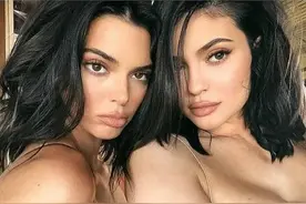 身材颜值不输布克，詹娜为何会放弃格里芬、西蒙斯，却钟爱布克？图片