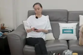 刘雪华独居生活让人羡慕，私下穿着朴素随性，但素颜状态暴露年龄图片