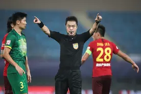 中超名哨吹业余比赛被打！曾助上港反杀鲁能惹争议 挨打早被预言？图片