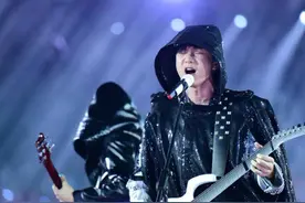 “行走的CD”林俊杰12月31日晚登陆江苏卫视跨年演唱会图片