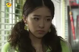 婆婆为了救儿媳的哥哥妹妹甘愿去磕头，这一幕感动了无数人！视频封面