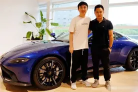 王思聪亲自验车，冠军版马丁价值400万，直接送给老同学图片