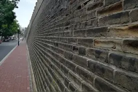你知道泰山最美石坊是哪里吗？它在中国四大古建筑群之一的岱庙图片