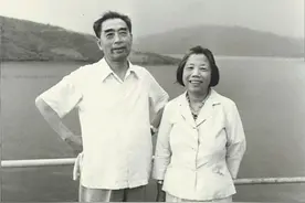 周恩来给邓颖超写首情诗，19岁的邓颖超回复：你不是独身主义吗图片