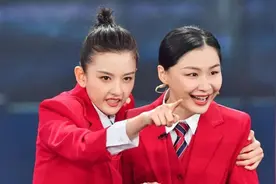 金靖春晚走红，代价是搭档被换掉，贾玲春晚走红，却主动换掉搭档图片