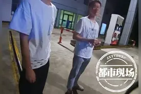 人在囧途！俩小伙高速上驾车聊天太投入，结果尴尬了图片