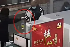 过安检时白酒被扣，男子当场吹瓶！随后被送医图片