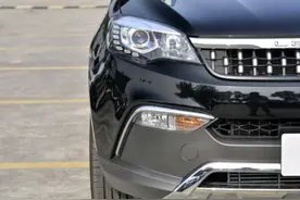 这辆7万多的SUV，外形好看+英文LOGO，但是销量不理想图片