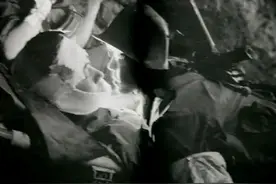 1986年老山战场照《死吻》：那名救护队女战士张茹，后来怎样了？图片