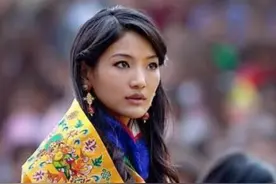 为利益联姻备受争议，婚后又遭丈夫背叛，暗自博弈成冰山王后图片