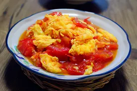 西红柿炒蛋，先炒哪个是关键，记住顺序，西红柿沙软，鸡蛋鲜嫩图片