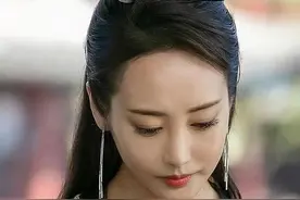 李纯因为一个纹身，被网友过度解读，发文回应是扑克牌的“黑桃”图片
