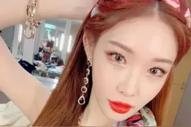 空降回归的金请夏，怎么就把难驾驭的彩色眼妆写成了教科书？图片