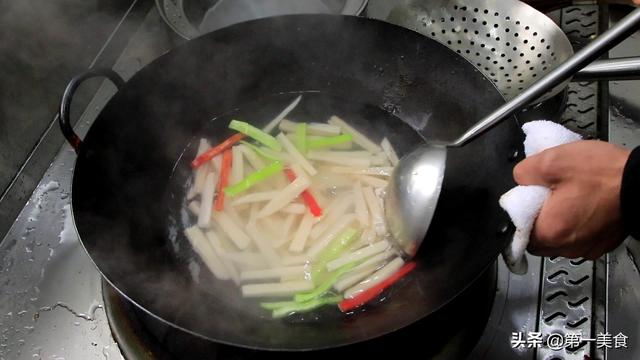莲藕这样做太好吃了，连吃3天都不腻，非常清脆下饭，做法很简单