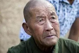一等功臣隐藏身份44年，孙子入伍被拒，无奈亮出身份，惊动首长图片