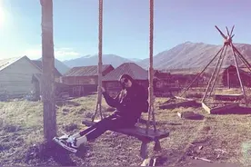 华谊千金王文也晒与男友合照，两人牵手很甜蜜，男帅女靓太相配图片