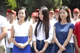 横店20万群演现状：美女每天蹲地上吃便当，只为有朝一日能暴富图片