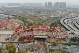 今天，郑州彩虹桥开始横移拆解施工图片