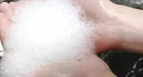 比小苏打还要给力，教你不费一滴水，分分钟就除掉厨房油污