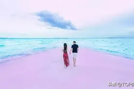 “天空之境”后，湖南景区再翻车？国内首个粉色沙滩宣传图梦幻来袭，实景却让网友直呼：顶不住图片