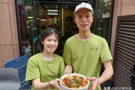 一碗麻辣烫爱情故事图片