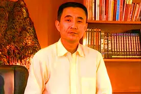 他欠债800亿逃往外国，带走女明星和61亿，父亲去世都不回国图片