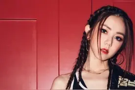 邓紫棋成功瘦身，背头造型搭配抹胸装，网友：太好看了图片