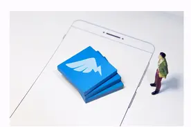 飞书和钉钉之间，差了几个企业微信？图片