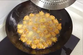 大厨教你做白萝卜丸子，搅一搅拌一拌，又酥又嫩，实惠又好吃视频封面
