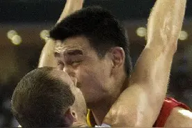 NBA球场上尴尬瞬间（四）图片