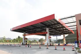 自驾出行看过来 潼荣高速首对加油站投用图片