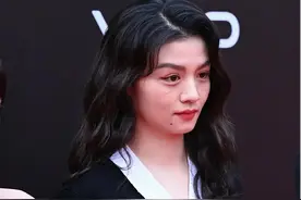 电影节红毯生图比美：春夏疲惫无星味，黄晓明皮肤粗糙，童瑶艳压图片